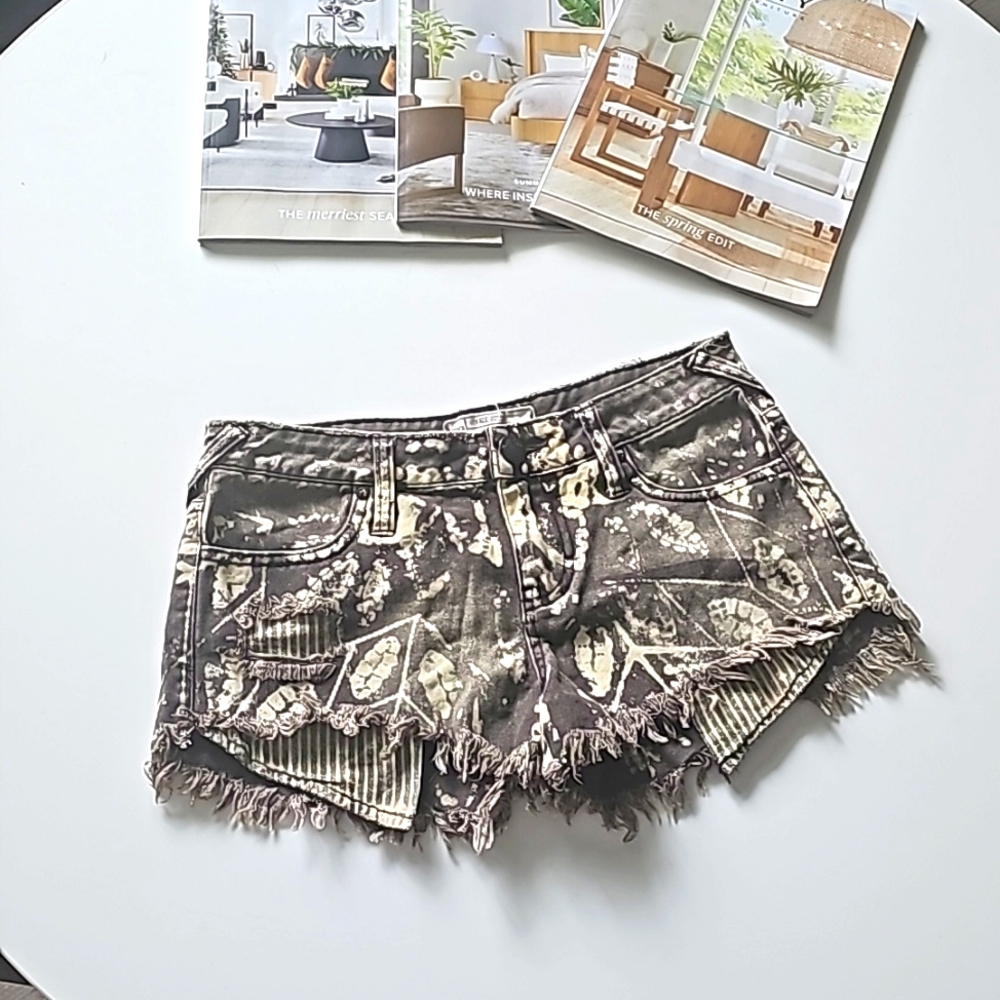 EUC Free People Geometric Distressed Shorts Festival